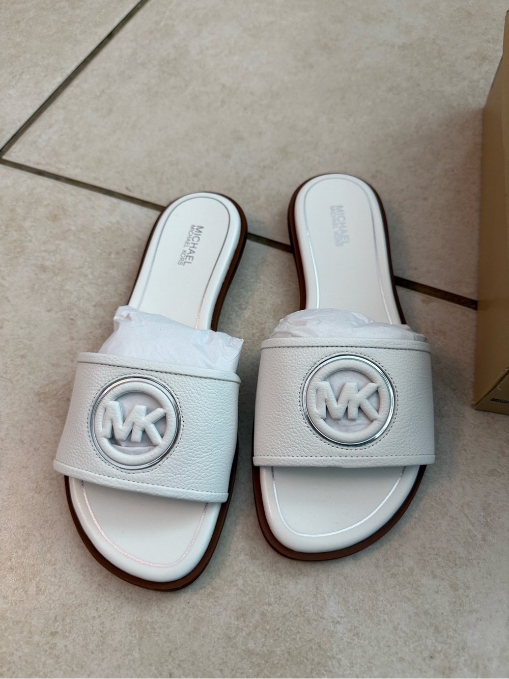 Michael Kors Deanna Cut Out Slide White size 8